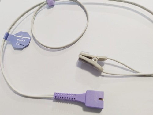 Czujnik pulsoksymetru na język ucho.jpg